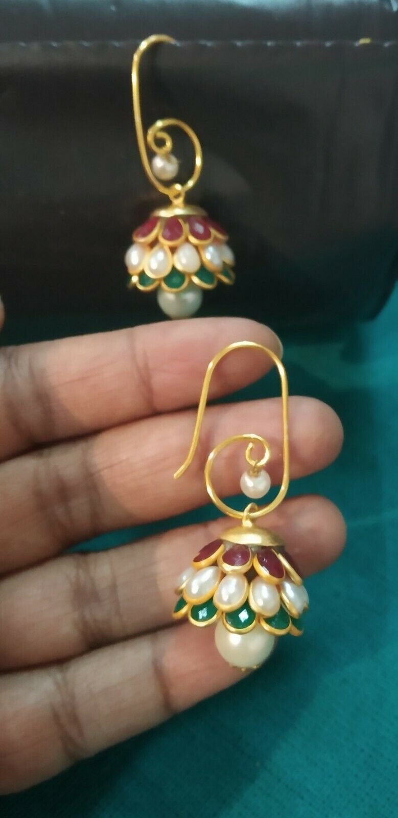 Amazon.com: 18K Gold Exquisite Indian Chandelier Earrings,Gold Tone Crystal  Hook Long Drop Earrings, Traditional Jhumka Earrings for Women, Fashion  Jewelry for Ethnic Wear and Festive Occasions (Style 1): Clothing, Shoes &  Jewelry